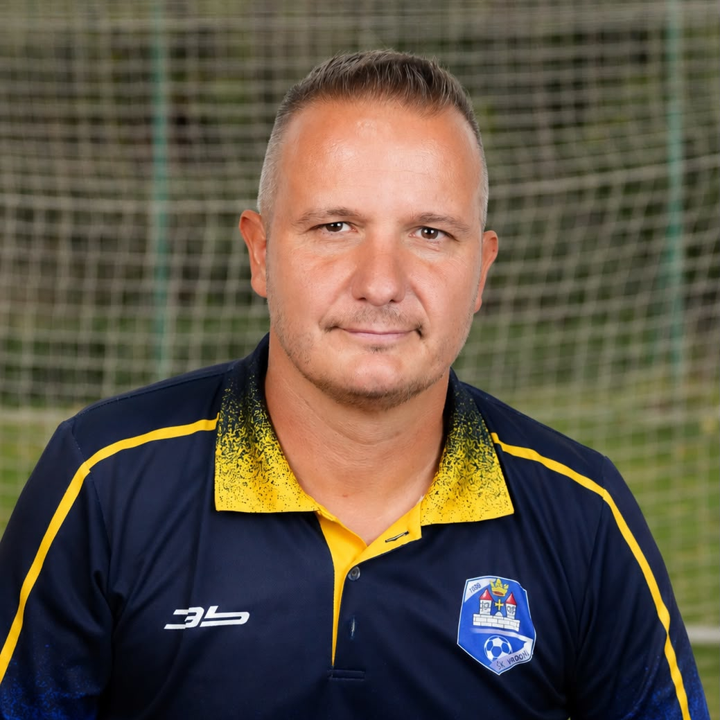 Hlavný tréner